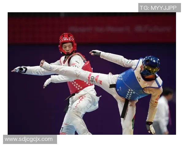 韩国足球明星朴姓女将展现风采助力球队争辉 韩国足球明星朴姓女将展现风采助力球队争辉